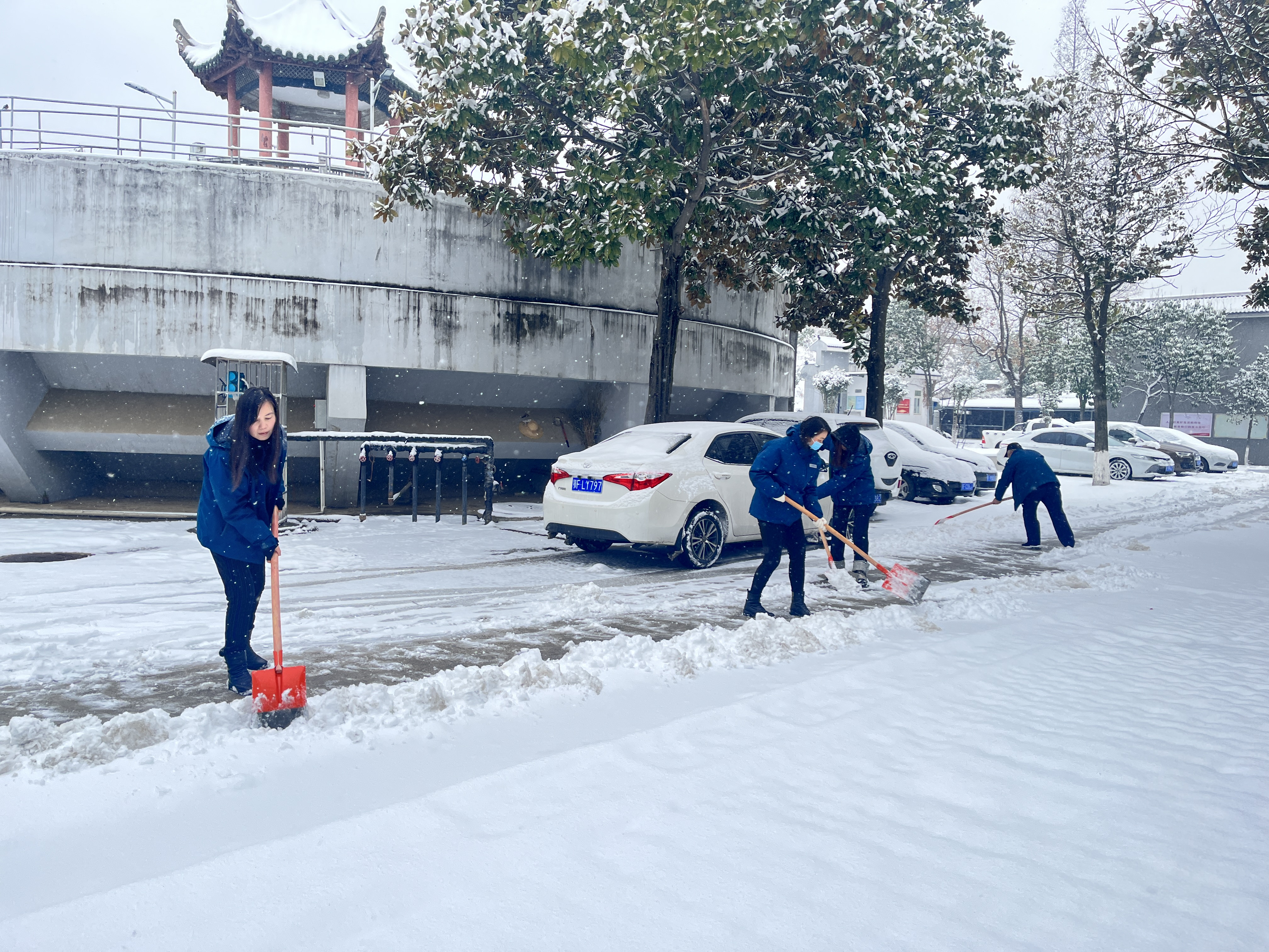 大雪來襲  逆雪而行 ——襄陽中環(huán)水務(wù)有限公司抗擊冰雪在行動(dòng)